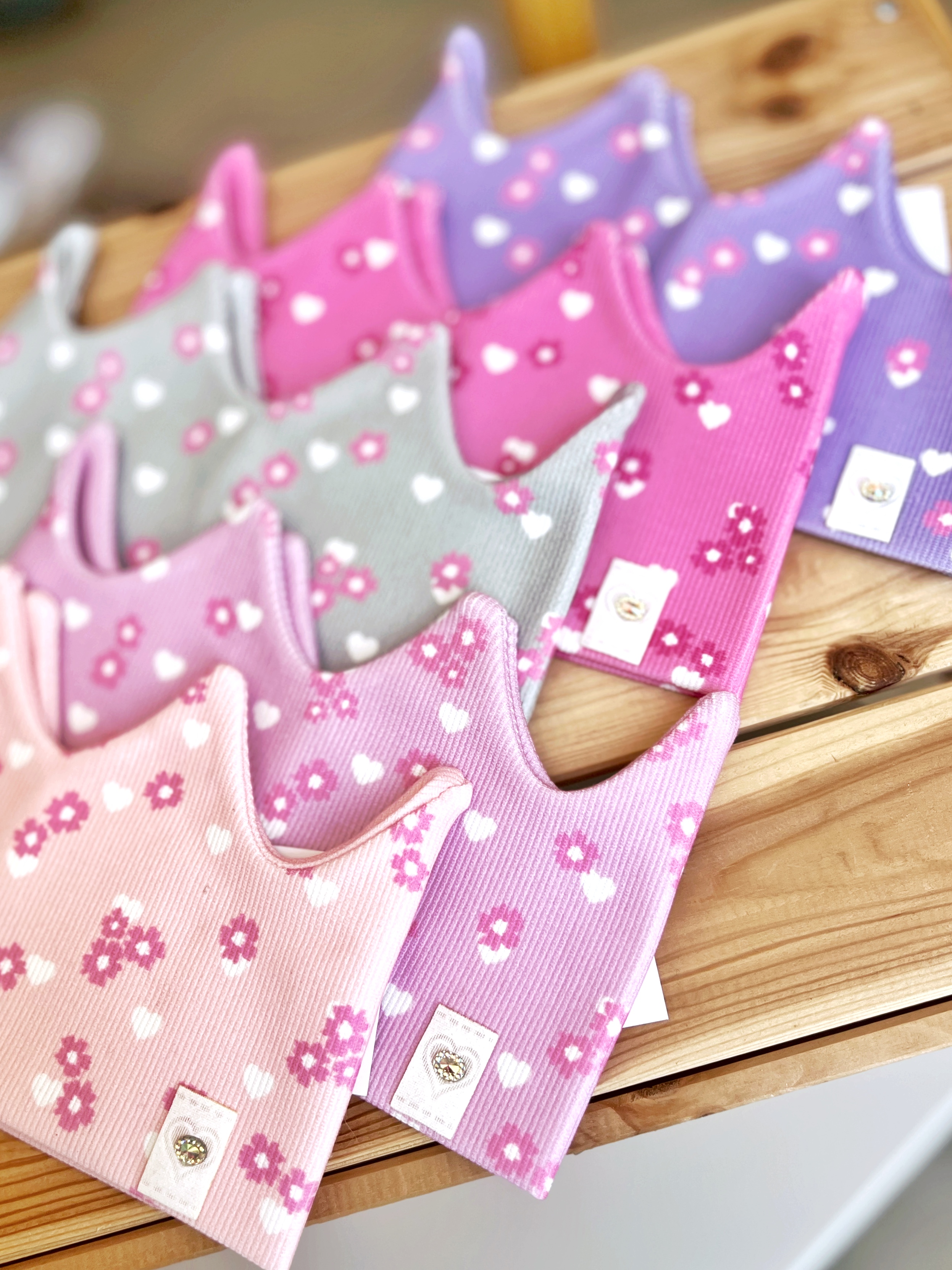 Čelenka korunka , kytička lila