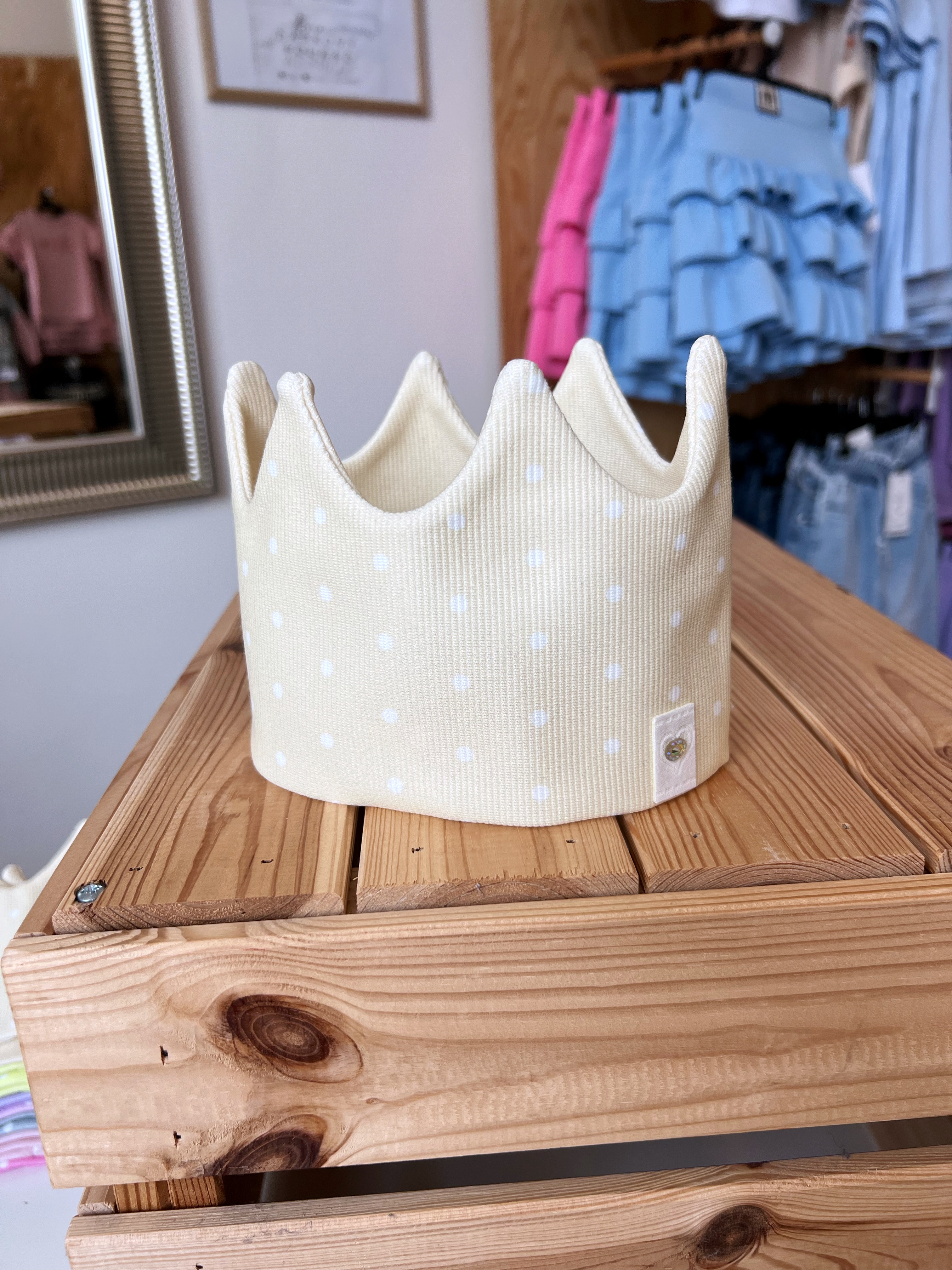 Čelenka korunka , puntík světle žlutá