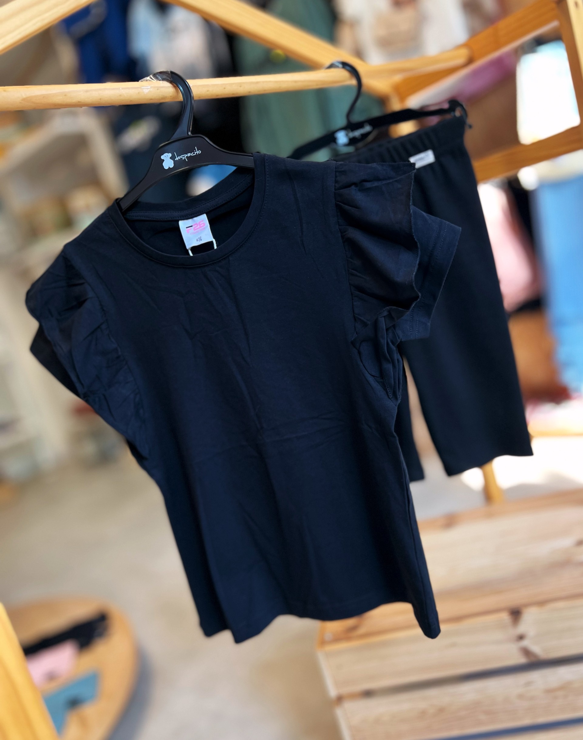 Triko s volánem basic, black